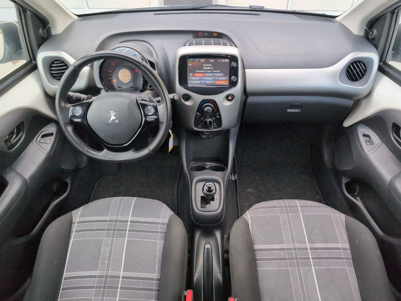 Peugeot 108 1.0 e - VTi Active | 2018 | 73.241 km | Automaat | SG254D | NAP: Logisch - האצ'בק: תמונה 5 Peugeot 108 1.0 e - VTi Active | 2018 | 73.241 km | Automaat | SG254D | NAP: Logisch - האצ'בק: תמונה 5