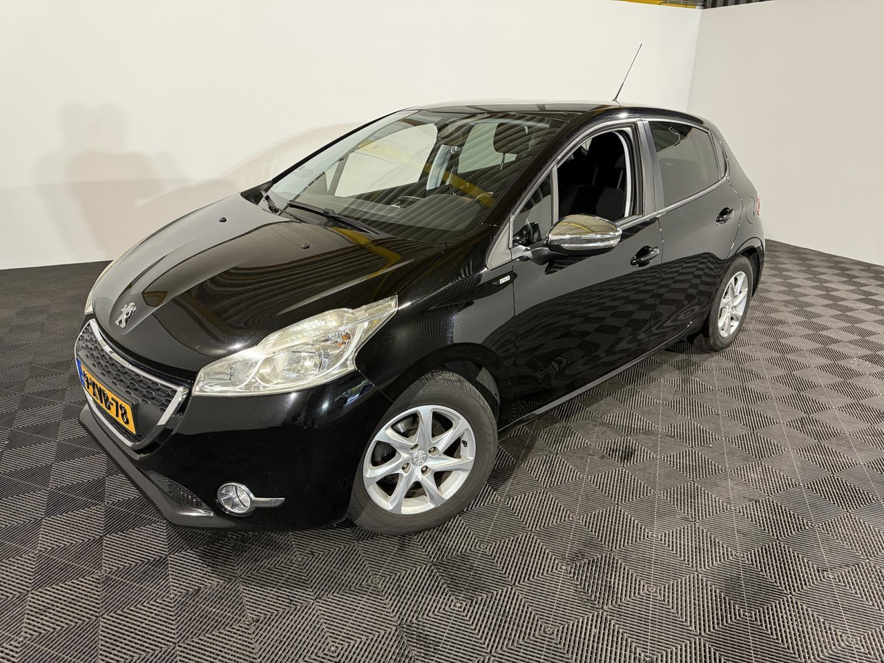 Peugeot | 208 | 1.2 VTi Style | 2014 | 191.063 km | 9XVB78 | Logisch - האצ'בק: תמונה 1 Peugeot | 208 | 1.2 VTi Style | 2014 | 191.063 km | 9XVB78 | Logisch - האצ'בק: תמונה 1
