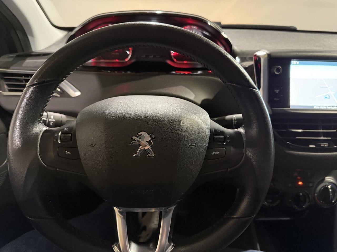 Peugeot | 208 | 1.2 VTi Style | 2014 | 191.063 km | 9XVB78 | Logisch - האצ'בק: תמונה 4 Peugeot | 208 | 1.2 VTi Style | 2014 | 191.063 km | 9XVB78 | Logisch - האצ'בק: תמונה 4