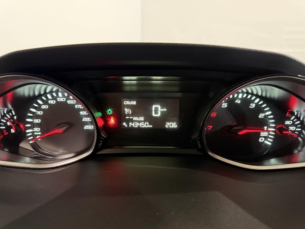 Peugeot | 308 SW | 1.2 PureTech Style | 2016 | 143.450 km | KP048X | Logisch - מכונית: תמונה 2 Peugeot | 308 SW | 1.2 PureTech Style | 2016 | 143.450 km | KP048X | Logisch - מכונית: תמונה 2
