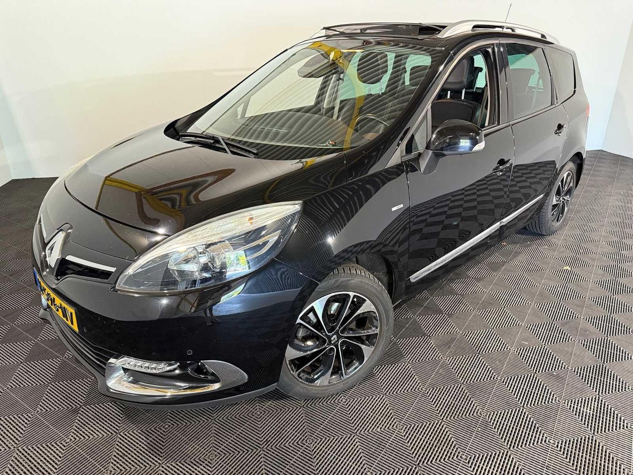Renault Grand Scénic 1.2 Tce Bose | 2016 | 118.319 km | H-596-NV - מכונית: תמונה 1 Renault Grand Scénic 1.2 Tce Bose | 2016 | 118.319 km | H-596-NV - מכונית: תמונה 1