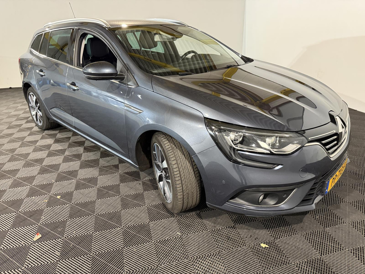 Renault | Mégane Estate | 1.2 TCe Bose | 2017 | 197.462 km | PP713F | Logisch - מכונית: תמונה 2 Renault | Mégane Estate | 1.2 TCe Bose | 2017 | 197.462 km | PP713F | Logisch - מכונית: תמונה 2