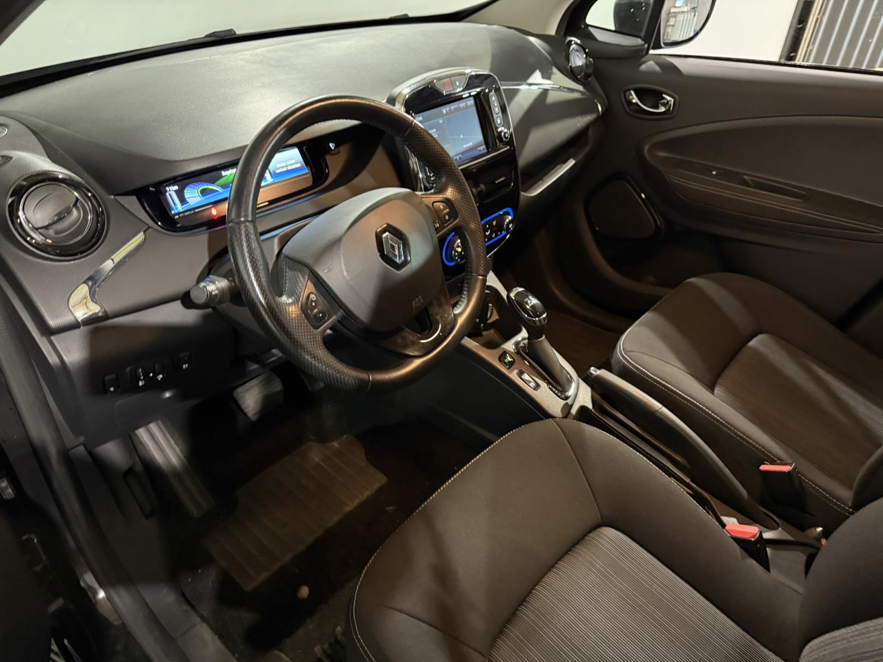 Renault | ZOE | R90 Intens 41 kWh (ex Accu) | 2018 | 117.938 km | Automaat | SF678V | Logisch - האצ'בק: תמונה 2 Renault | ZOE | R90 Intens 41 kWh (ex Accu) | 2018 | 117.938 km | Automaat | SF678V | Logisch - האצ'בק: תמונה 2