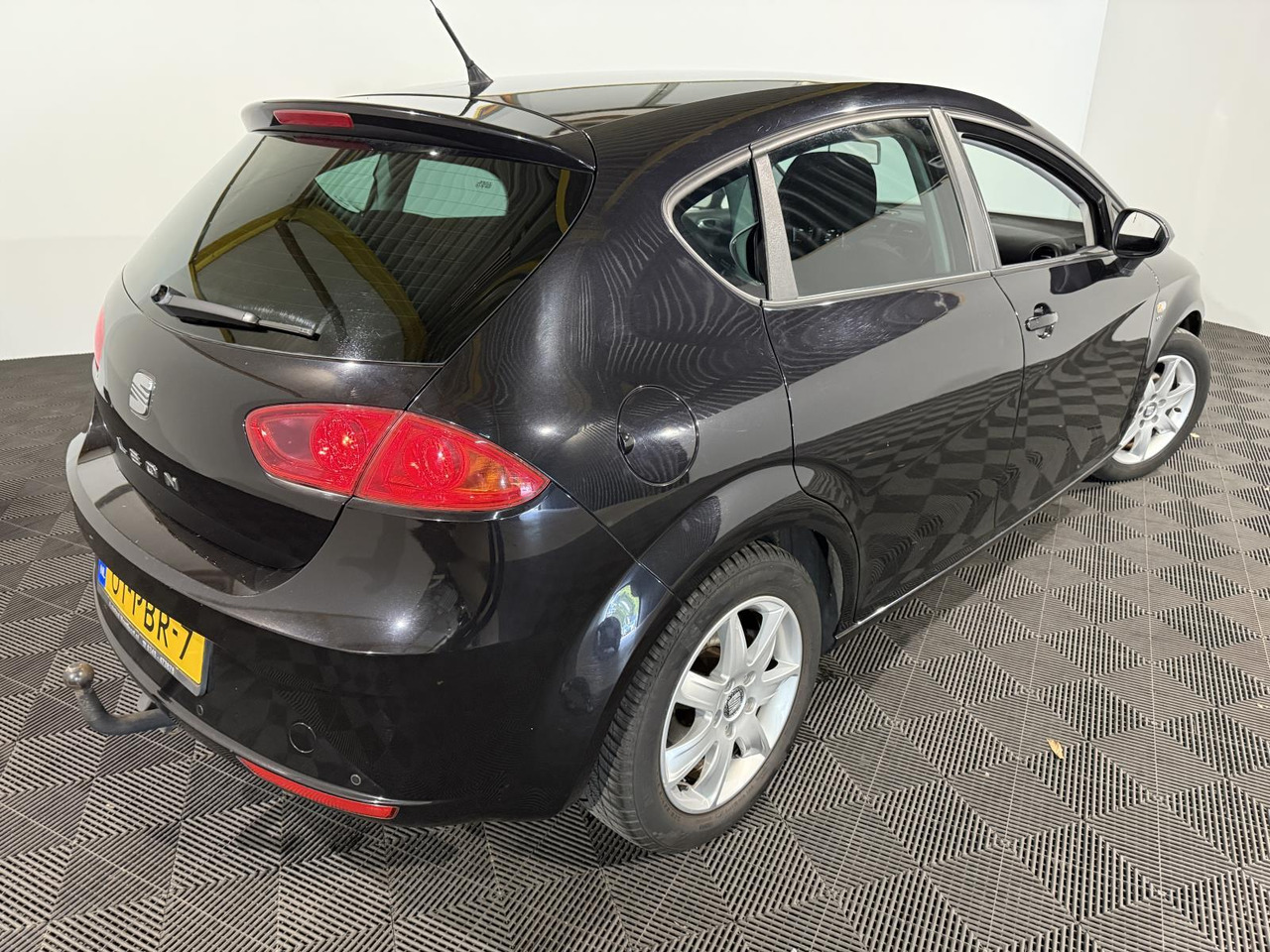 SEAT | Leon | 1.2 TSI Good Stuff | 2011 | 180.589 km | 01PBR7 | Logisch - האצ'בק: תמונה 5 SEAT | Leon | 1.2 TSI Good Stuff | 2011 | 180.589 km | 01PBR7 | Logisch - האצ'בק: תמונה 5