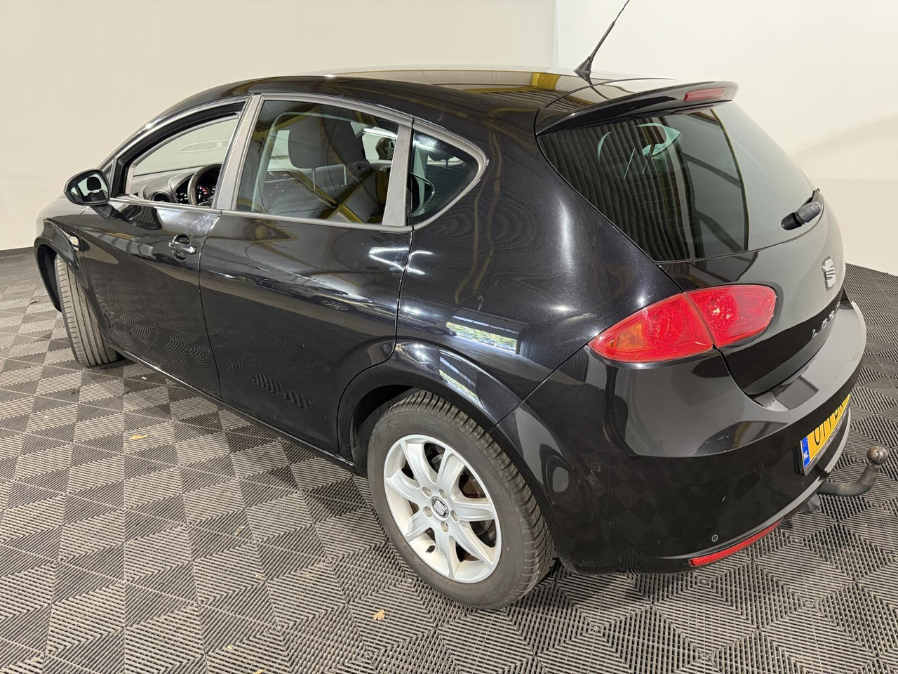 SEAT | Leon | 1.2 TSI Good Stuff | 2011 | 180.589 km | 01PBR7 | Logisch - האצ'בק: תמונה 2 SEAT | Leon | 1.2 TSI Good Stuff | 2011 | 180.589 km | 01PBR7 | Logisch - האצ'בק: תמונה 2