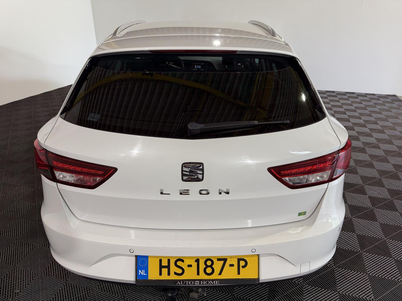 SEAT | Leon ST | 1.6 TDI Style Connect Ecomotive | 2015 | 284.524 km | HS187P | Logisch - מכונית: תמונה 2 SEAT | Leon ST | 1.6 TDI Style Connect Ecomotive | 2015 | 284.524 km | HS187P | Logisch - מכונית: תמונה 2