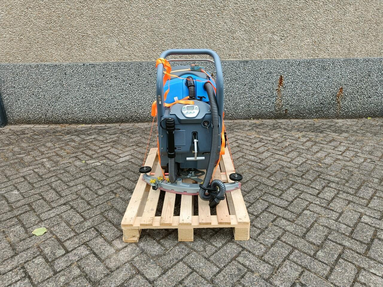 Schrob/ Veegmachine Nieuw - מכונת ניקוי: תמונה 4 Schrob/ Veegmachine Nieuw - מכונת ניקוי: תמונה 4