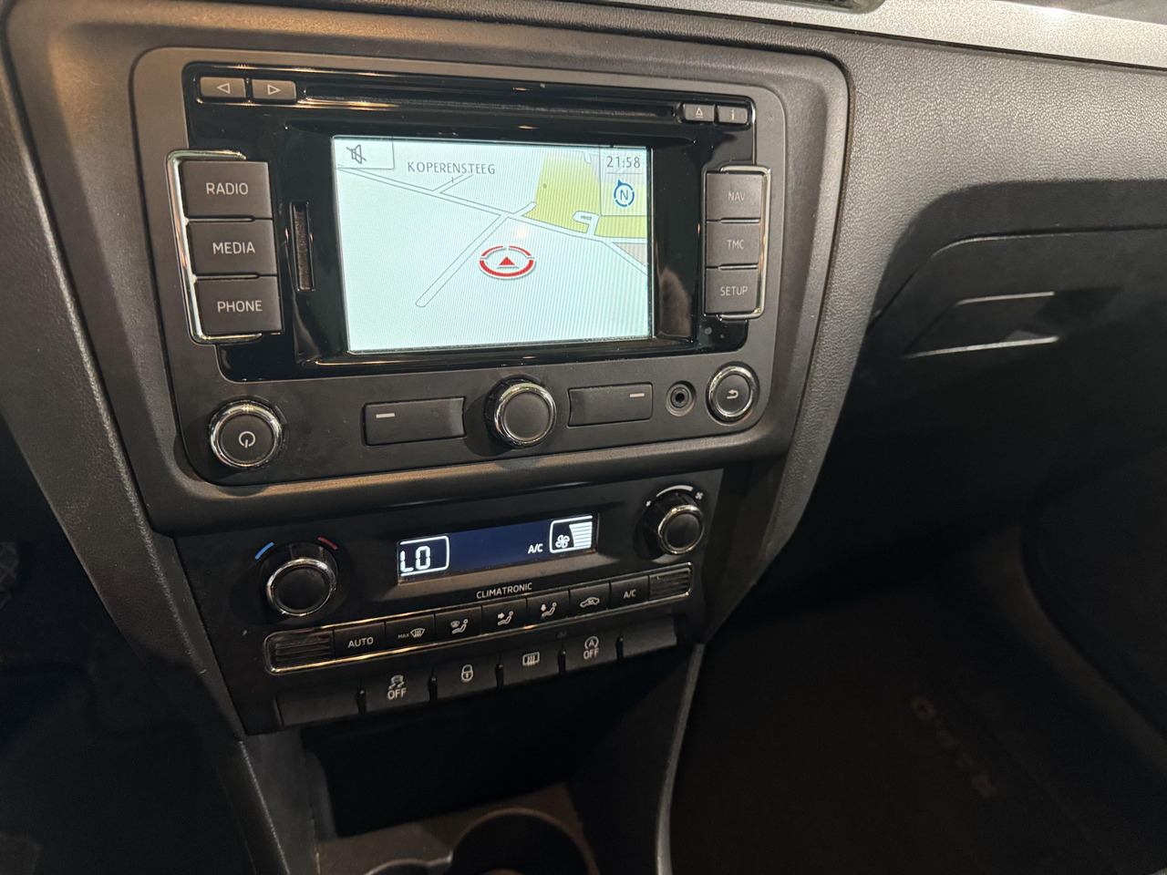 Skoda Rapid Spaceback 1.2 TSI Greentech Ambition Businessline | 2015 | 274.606 km |GH-920-F - האצ'בק: תמונה 3 Skoda Rapid Spaceback 1.2 TSI Greentech Ambition Businessline | 2015 | 274.606 km |GH-920-F - האצ'בק: תמונה 3