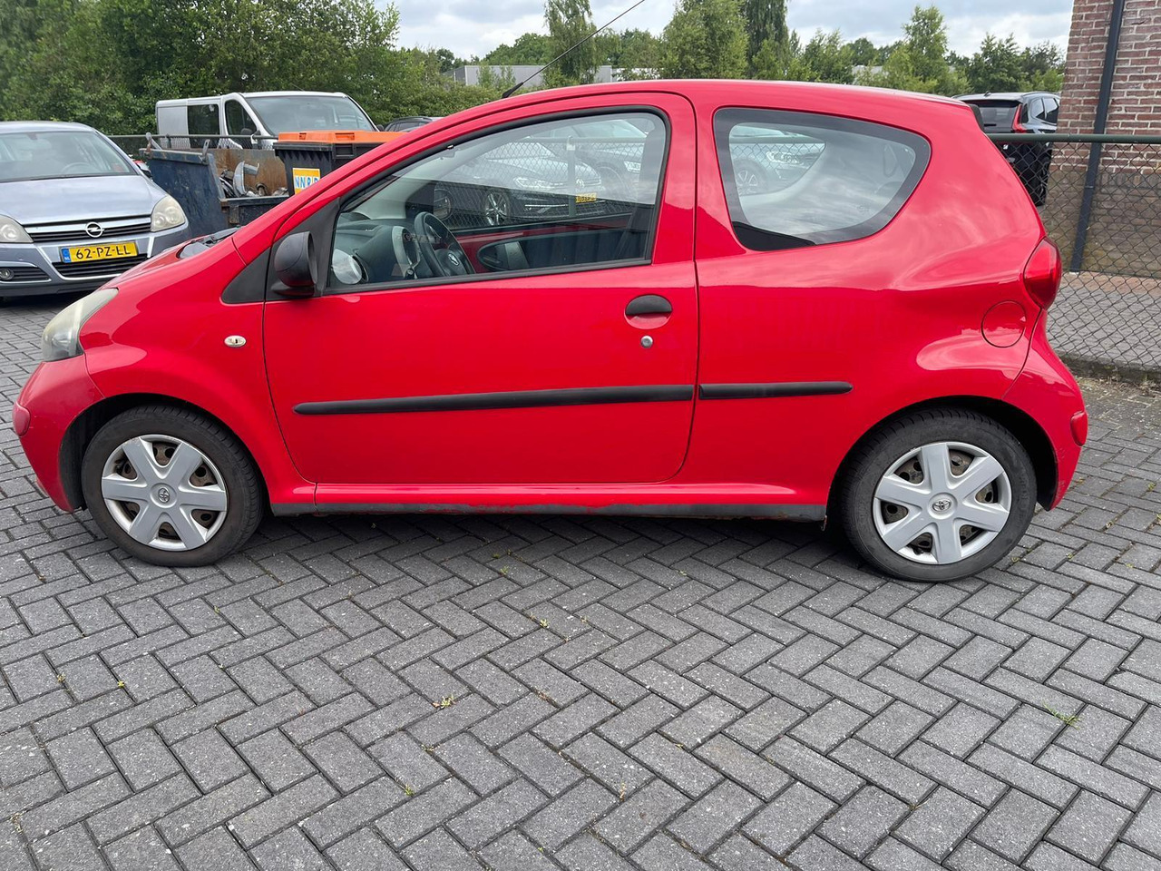 Toyota Aygo 1.0 12V 37-XF-VH - האצ'בק: תמונה 4 Toyota Aygo 1.0 12V 37-XF-VH - האצ'בק: תמונה 4