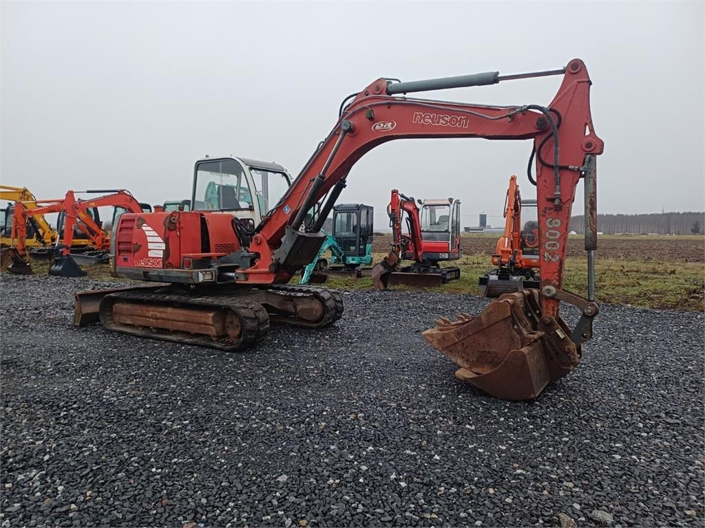 Neuson 8002 RD Kolmella kauhalla - מיני מחפר: תמונה 4 Neuson 8002 RD Kolmella kauhalla - מיני מחפר: תמונה 4