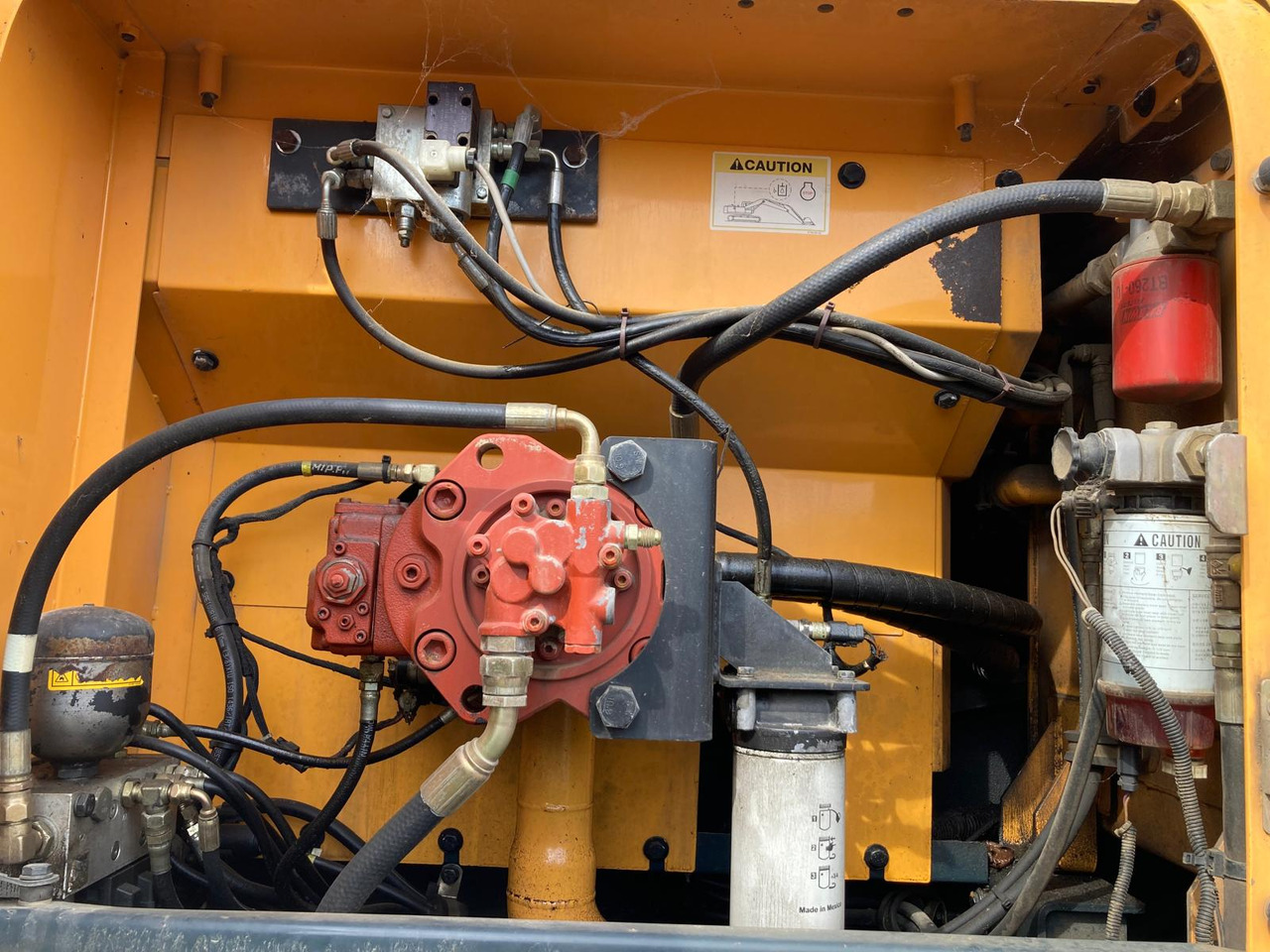 PELLE SUR CHENILLES HYUNDAI ROBEX 250 NLC-9 - מחפר סורק: תמונה 4 PELLE SUR CHENILLES HYUNDAI ROBEX 250 NLC-9 - מחפר סורק: תמונה 4