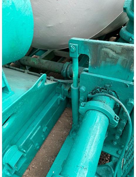 CIFA Concrete Mixer with own engine - מערבל בטון: תמונה 4 CIFA Concrete Mixer with own engine - מערבל בטון: תמונה 4