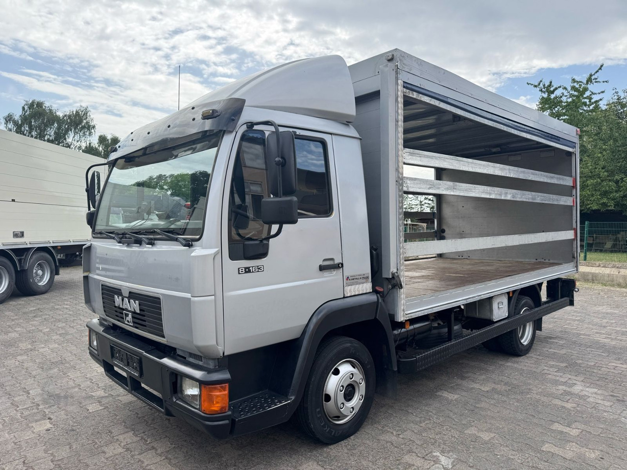 MAN 8. 163 /L2000/LBW-2T./2xAHK - כלי רכב מסחרי עם וילונות צד: תמונה 1 MAN 8. 163 /L2000/LBW-2T./2xAHK - כלי רכב מסחרי עם וילונות צד: תמונה 1