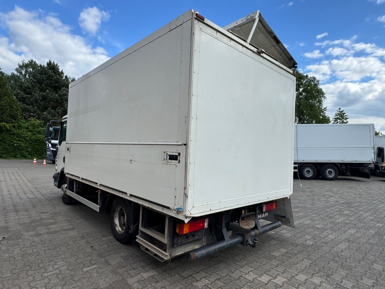 MAN TGL 8.180/2xAHK/Zertifikat/Schwenkwand - משאית משקאות: תמונה 3 MAN TGL 8.180/2xAHK/Zertifikat/Schwenkwand - משאית משקאות: תמונה 3