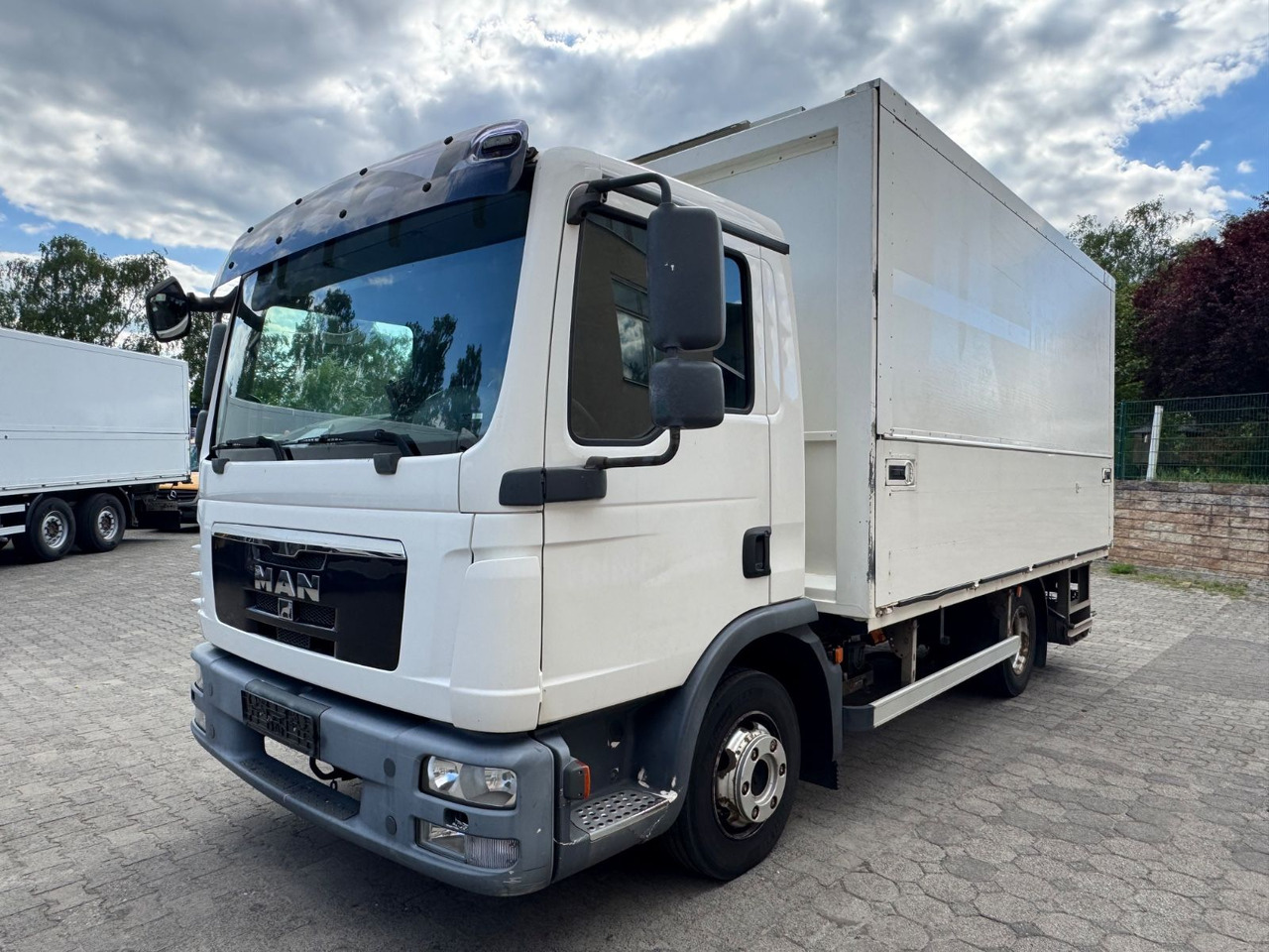 MAN TGL 8.180/2xAHK/Zertifikat/Schwenkwand - משאית משקאות: תמונה 2 MAN TGL 8.180/2xAHK/Zertifikat/Schwenkwand - משאית משקאות: תמונה 2