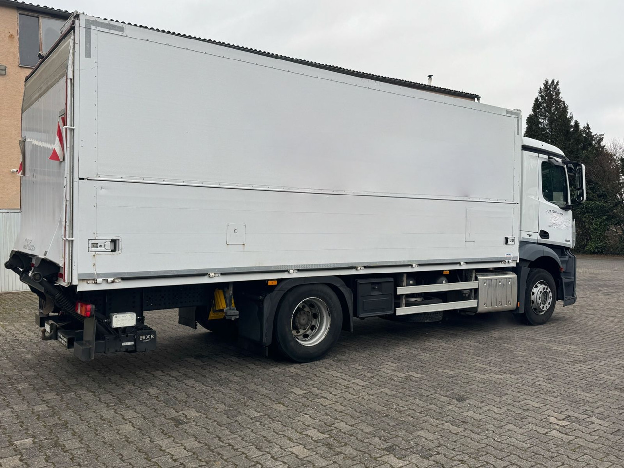 Mercedes-Benz Antos 1836L/4x2/2t.LBW/2xAHK/aus.1Hand/16.Pal. - משאית משקאות: תמונה 4 Mercedes-Benz Antos 1836L/4x2/2t.LBW/2xAHK/aus.1Hand/16.Pal. - משאית משקאות: תמונה 4