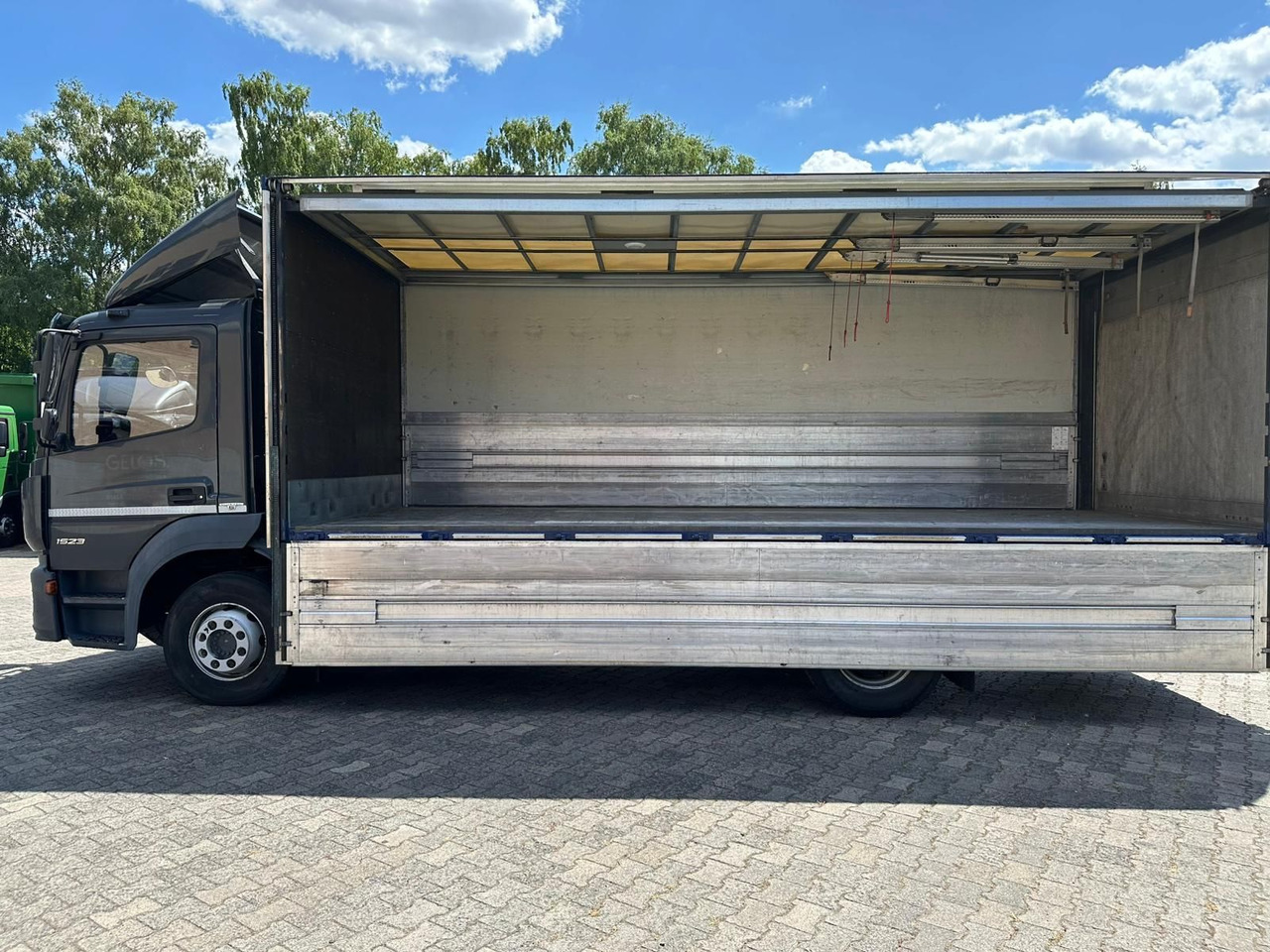 Mercedes-Benz Atego 1523/Klima/LBW/GT-Zertifiziert/2xAHK - משאית משקאות: תמונה 4 Mercedes-Benz Atego 1523/Klima/LBW/GT-Zertifiziert/2xAHK - משאית משקאות: תמונה 4