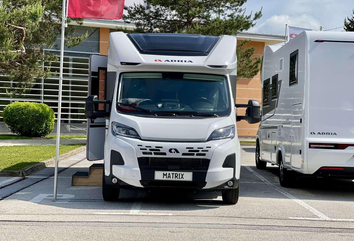 ADRIA Matrix Axess 650 SL - רכב ממונע חצי-משולב: תמונה 3 ADRIA Matrix Axess 650 SL - רכב ממונע חצי-משולב: תמונה 3