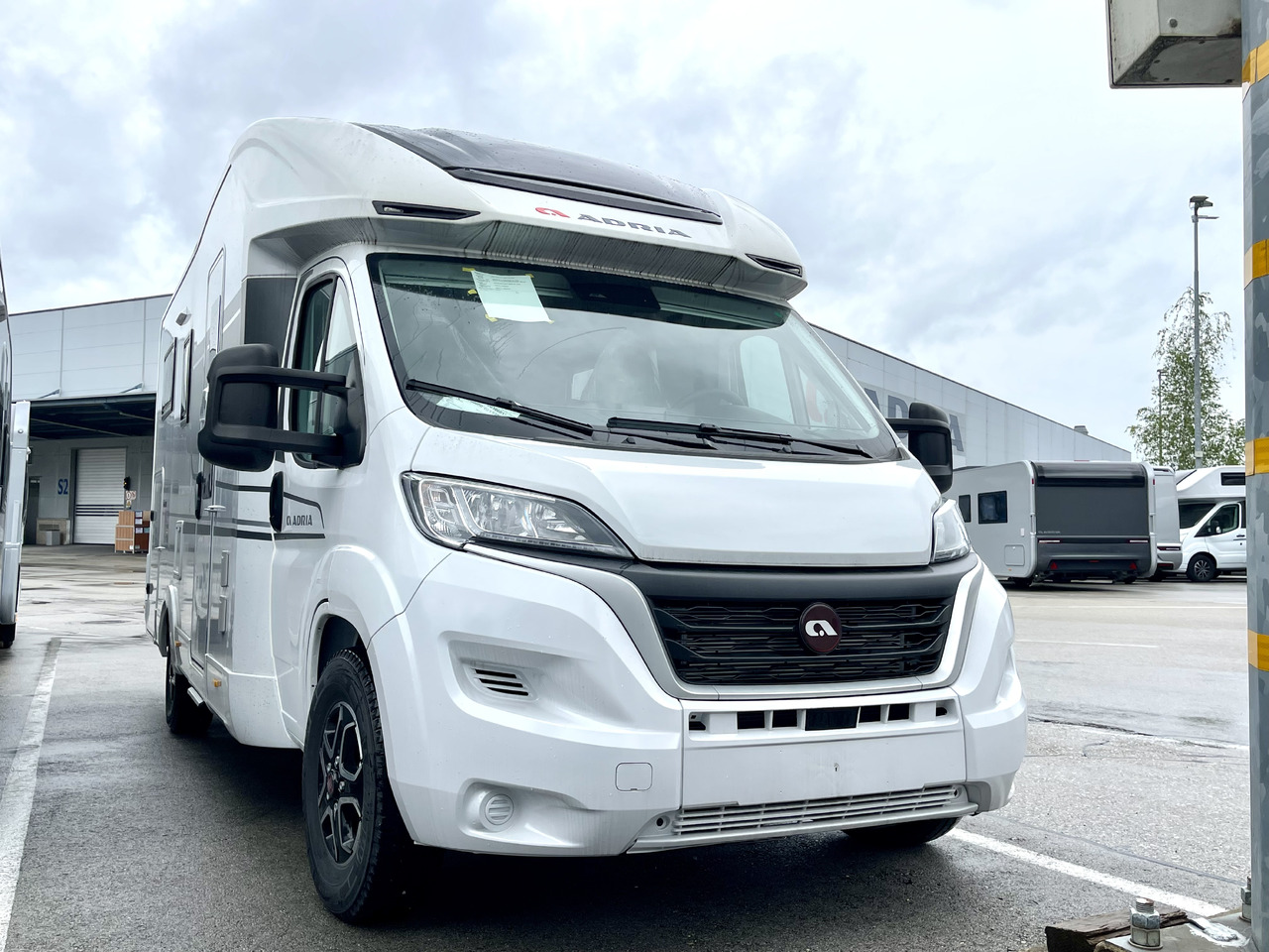ADRIA Matrix axess 650 SC - רכב ממונע חצי-משולב: תמונה 1 ADRIA Matrix axess 650 SC - רכב ממונע חצי-משולב: תמונה 1