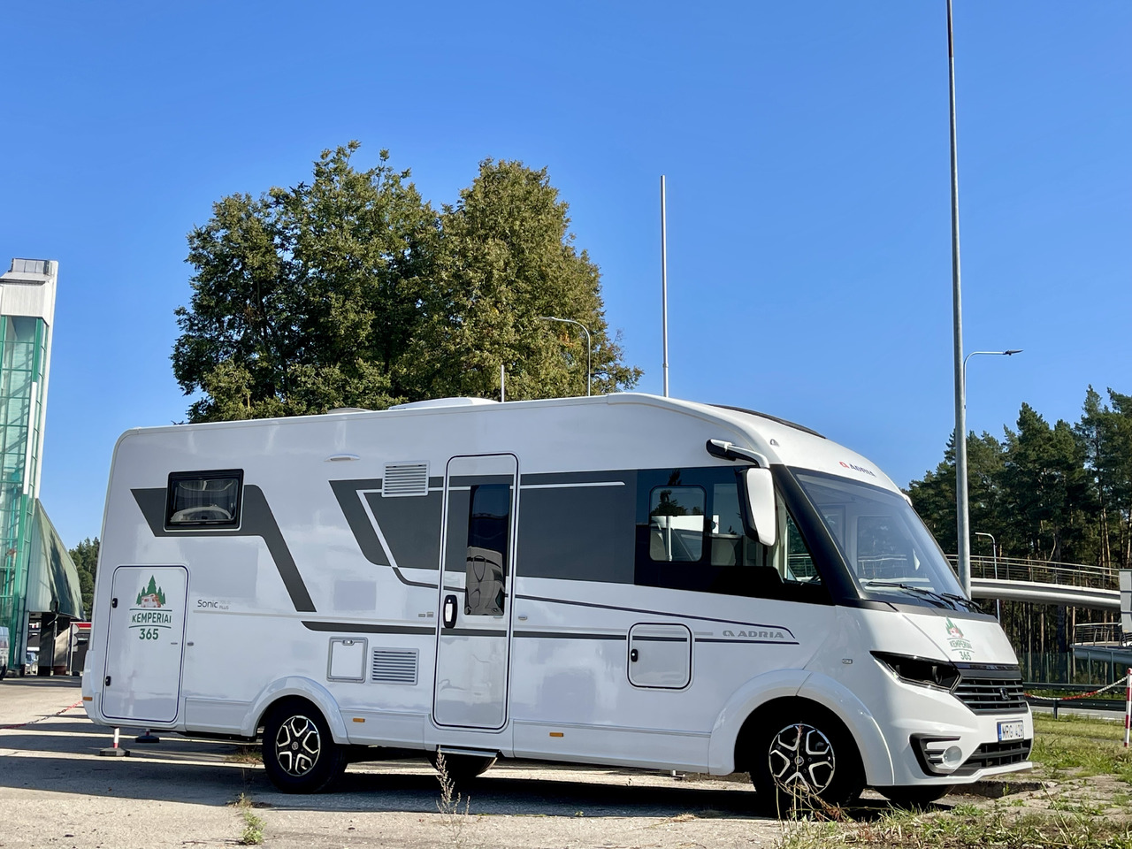 ADRIA Sonic Plus 700SL - רכב ממונע משולב: תמונה 2 ADRIA Sonic Plus 700SL - רכב ממונע משולב: תמונה 2