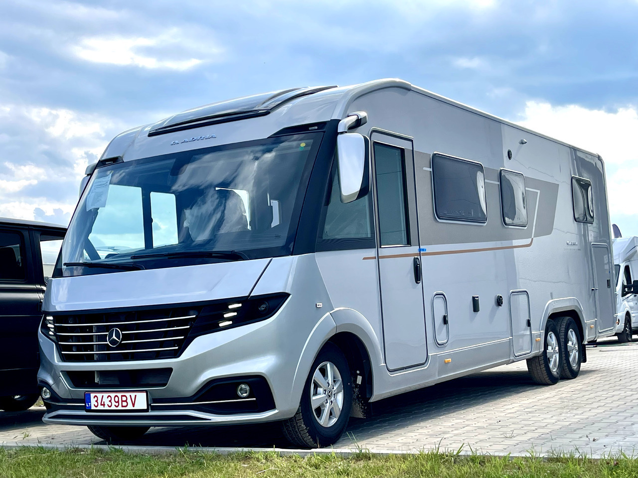 Adria Super Sonic 890 LC - רכב ממונע משולב: תמונה 1 Adria Super Sonic 890 LC - רכב ממונע משולב: תמונה 1