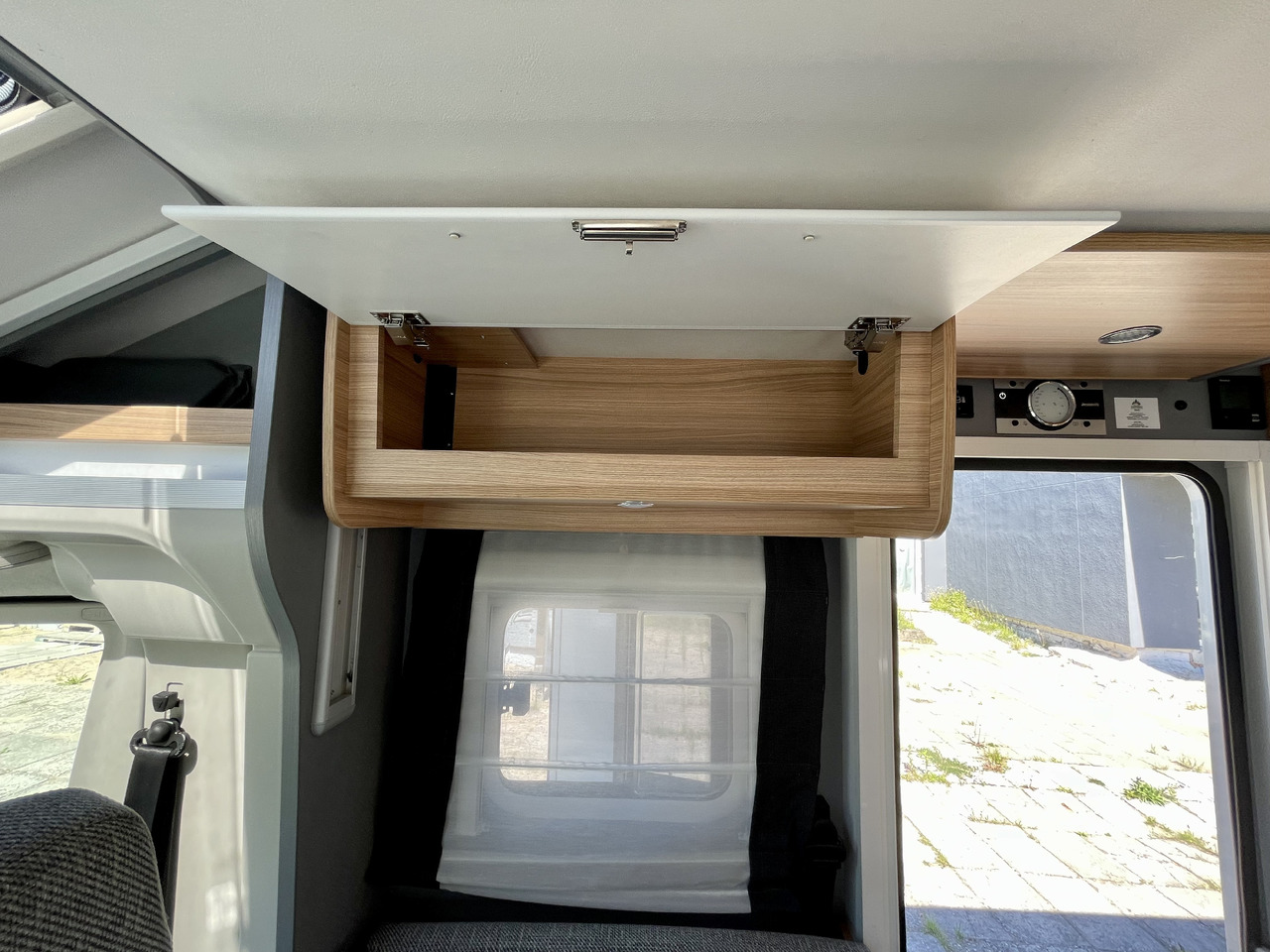רכב ממונע חצי-משולב DETHLEFFS T7052 DBL: תמונה 13