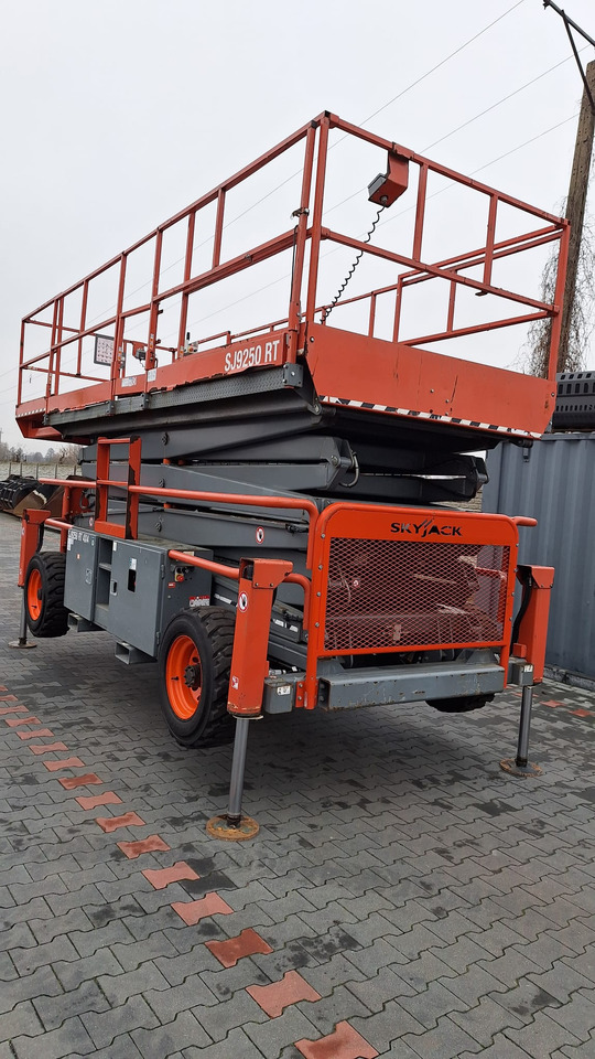 SKYJACK SJ9250 - מעלית מספריים: תמונה 2 SKYJACK SJ9250 - מעלית מספריים: תמונה 2