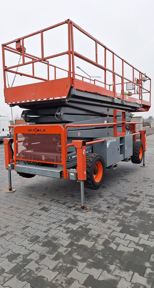 SKYJACK SJ9250 - מעלית מספריים: תמונה 1 SKYJACK SJ9250 - מעלית מספריים: תמונה 1