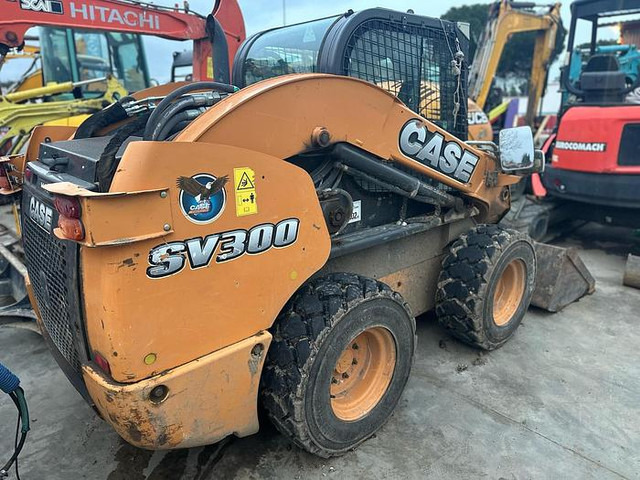 Case SV300 - מעמיס רצועות קומפקטי: תמונה 3 Case SV300 - מעמיס רצועות קומפקטי: תמונה 3