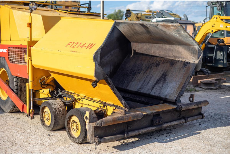 Dynapac F121-4W - מרצף אספלט: תמונה 2 Dynapac F121-4W - מרצף אספלט: תמונה 2