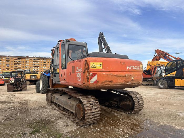 Hitachi ZX180 - מחפר סורק: תמונה 3 Hitachi ZX180 - מחפר סורק: תמונה 3