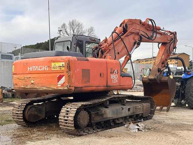 Hitachi ZX180 - מחפר סורק: תמונה 4 Hitachi ZX180 - מחפר סורק: תמונה 4