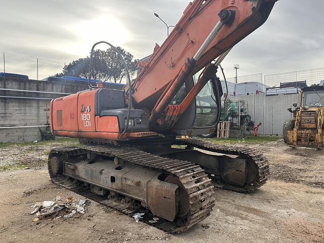 Hitachi ZX180 - מחפר סורק: תמונה 5 Hitachi ZX180 - מחפר סורק: תמונה 5