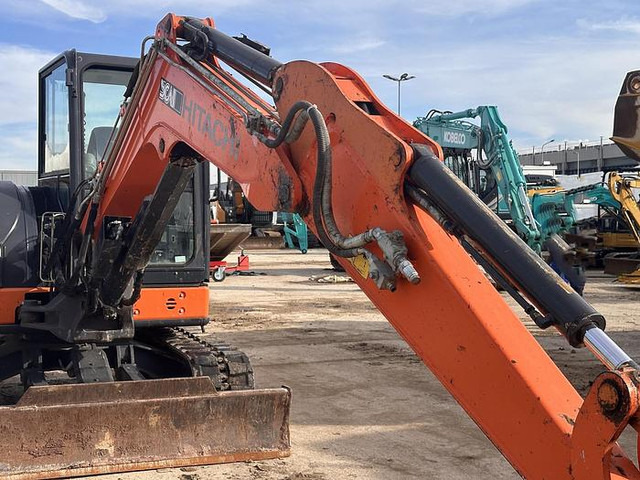 Hitachi ZX65USB - מיני מחפר: תמונה 5 Hitachi ZX65USB - מיני מחפר: תמונה 5
