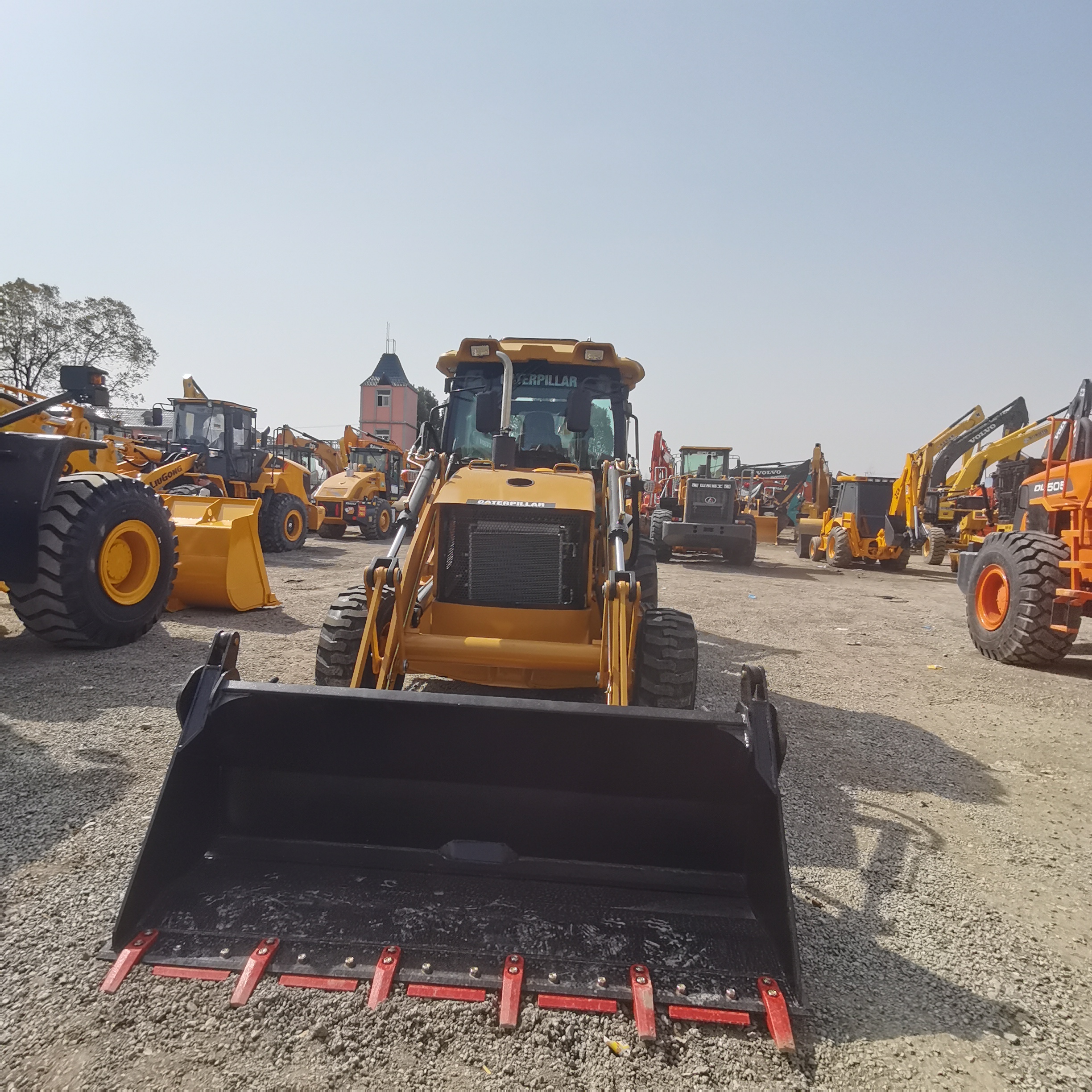 חָדָשׁ מחפרון CATERPILLAR 420F: תמונה 6