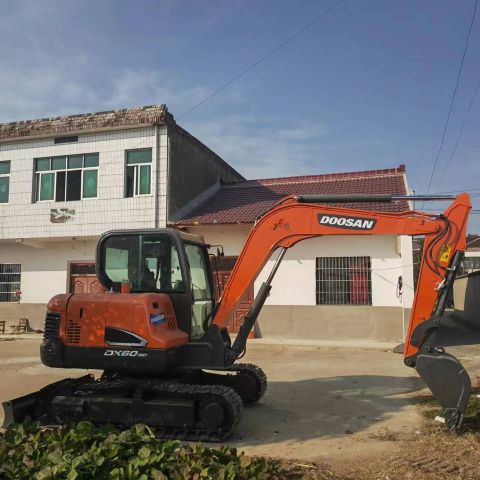DOOSAN DX60 - מיני מחפר: תמונה 2 DOOSAN DX60 - מיני מחפר: תמונה 2