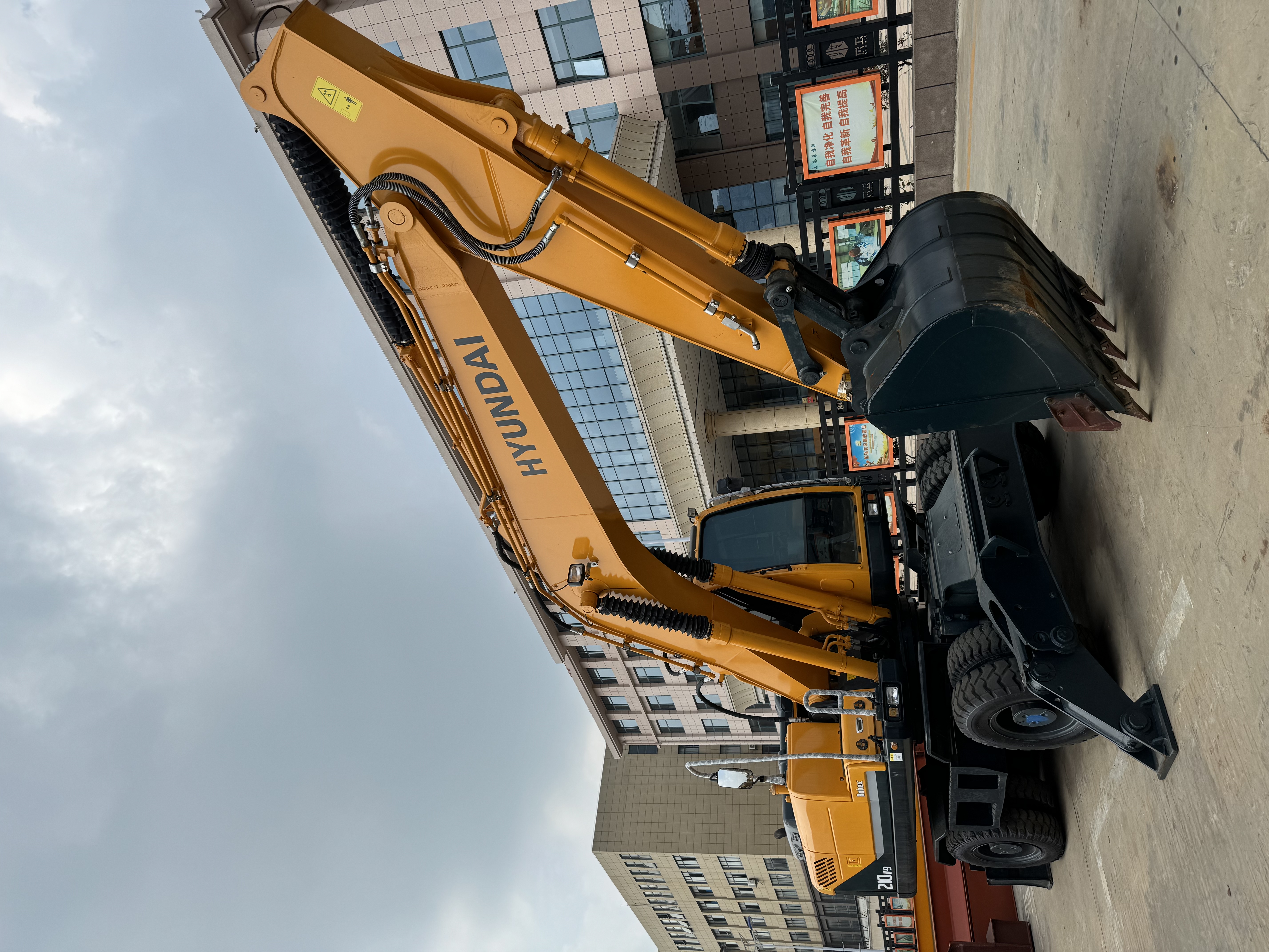 Hyundai 210W-9 - מחפר גלגלים: תמונה 2 Hyundai 210W-9 - מחפר גלגלים: תמונה 2