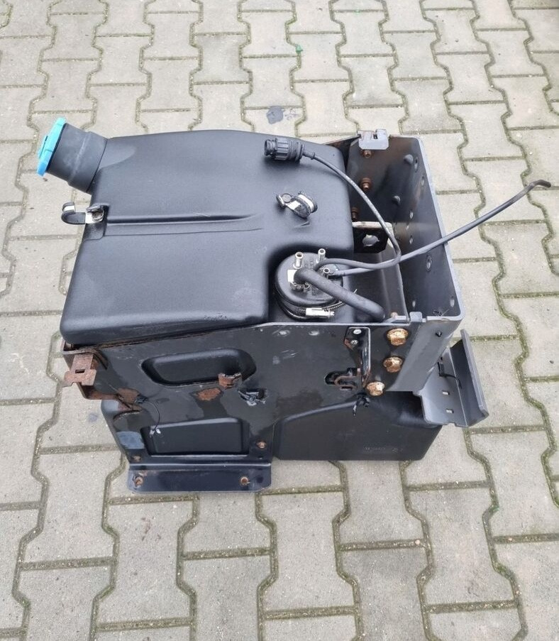 82169359 Renault MIDLUM PREMIUM DXI 5 7 VOLVO FL FE - מכל AdBlue עבור משאית: תמונה 4 82169359 Renault MIDLUM PREMIUM DXI 5 7 VOLVO FL FE - מכל AdBlue עבור משאית: תמונה 4