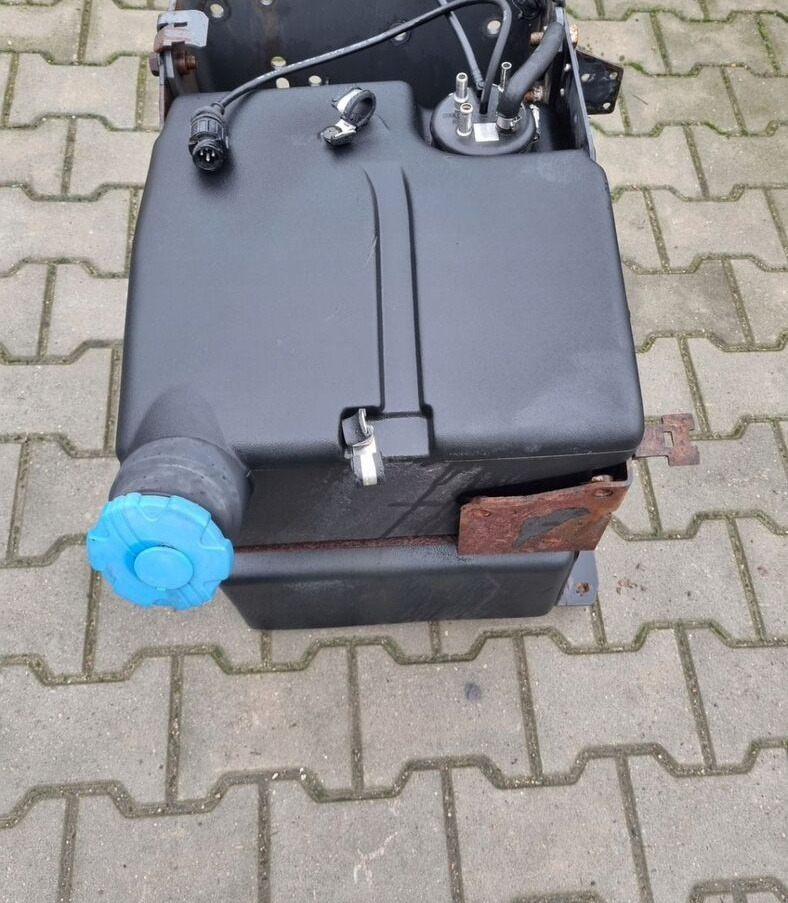 82169359 Renault MIDLUM PREMIUM DXI 5 7 VOLVO FL FE - מכל AdBlue עבור משאית: תמונה 3 82169359 Renault MIDLUM PREMIUM DXI 5 7 VOLVO FL FE - מכל AdBlue עבור משאית: תמונה 3