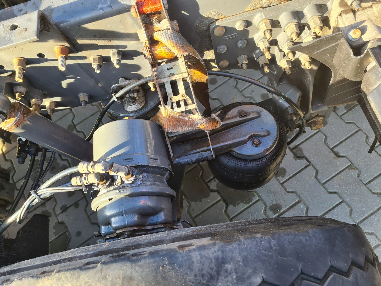 BELKA OŚ TYŁ WLECZONA PODNOSZONA KOMPLETNA RENAULT GAMA T VOLVO PUSHER 6x2 - מתלה: תמונה 3 BELKA OŚ TYŁ WLECZONA PODNOSZONA KOMPLETNA RENAULT GAMA T VOLVO PUSHER 6x2 - מתלה: תמונה 3