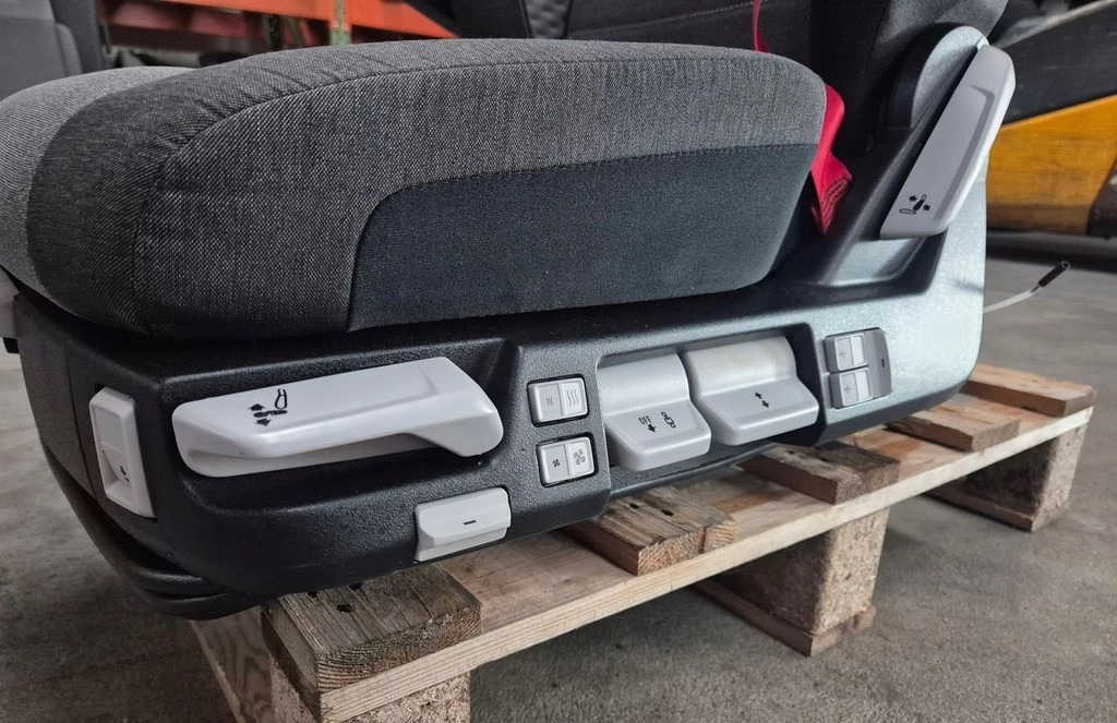 FOTEL PNEUMATYCZY SIEDZENIE KIEROWCY RENAULT RANGE GAMA T C K EVO LIFT - מושב: תמונה 4 FOTEL PNEUMATYCZY SIEDZENIE KIEROWCY RENAULT RANGE GAMA T C K EVO LIFT - מושב: תמונה 4