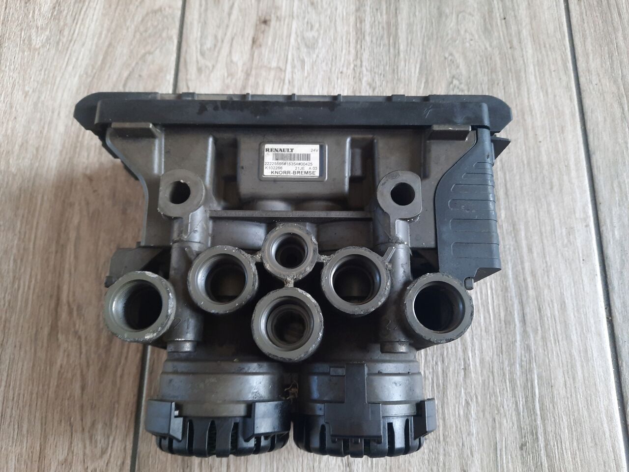 KNORR-BREMSE ZAWÓR EBS TYLNY TYŁ RENAULT GAMA RANGE T RANGE - שסתום בלמים עבור משאית: תמונה 1 KNORR-BREMSE ZAWÓR EBS TYLNY TYŁ RENAULT GAMA RANGE T RANGE - שסתום בלמים עבור משאית: תמונה 1