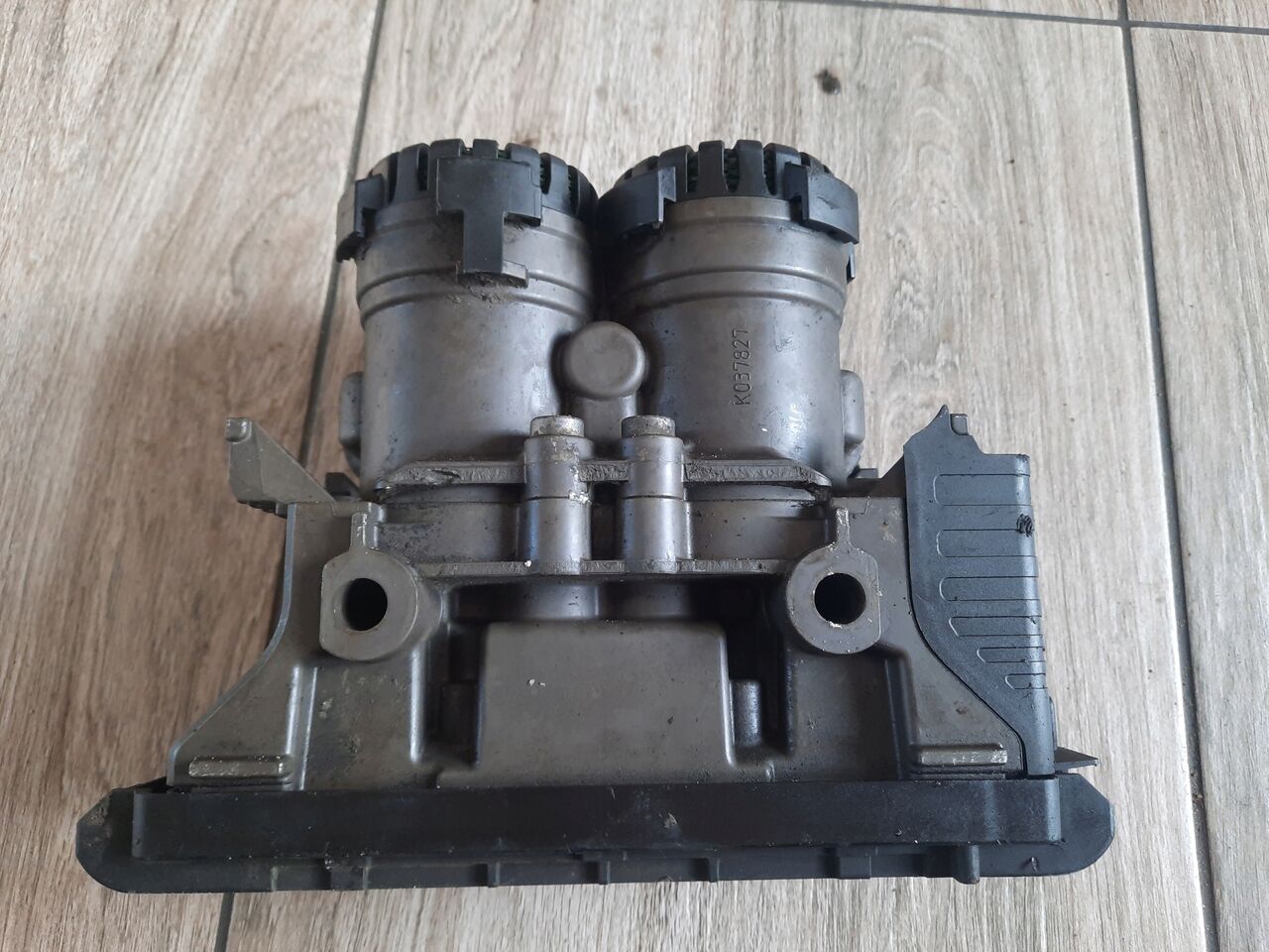 KNORR-BREMSE ZAWÓR EBS TYLNY TYŁ RENAULT GAMA RANGE T RANGE - שסתום בלמים עבור משאית: תמונה 2 KNORR-BREMSE ZAWÓR EBS TYLNY TYŁ RENAULT GAMA RANGE T RANGE - שסתום בלמים עבור משאית: תמונה 2