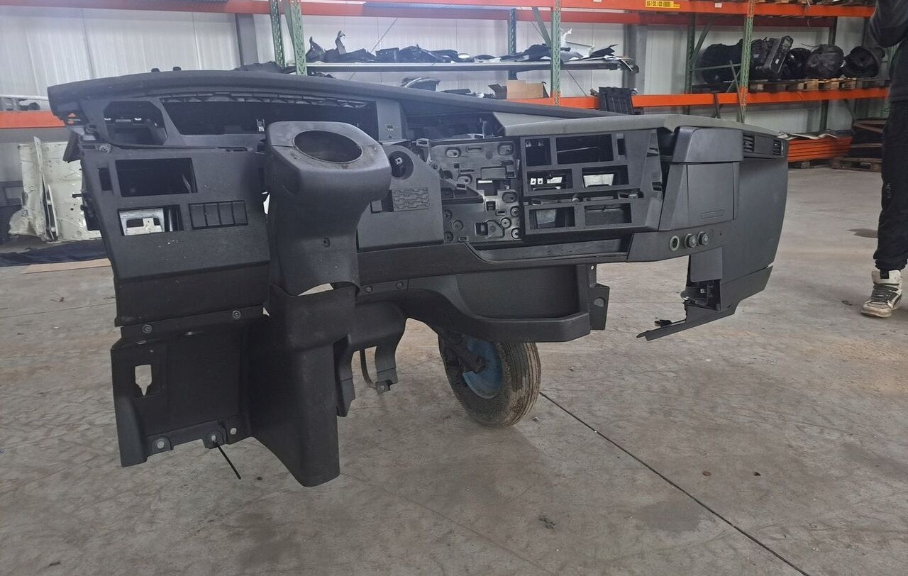 KONSOLA KOKPIT DESKA VOLVO FH 4 EURO 6 - לוח מחוונים עבור משאית: תמונה 1 KONSOLA KOKPIT DESKA VOLVO FH 4 EURO 6 - לוח מחוונים עבור משאית: תמונה 1