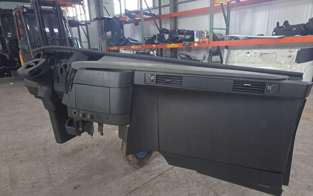 KONSOLA KOKPIT DESKA VOLVO FH 4 EURO 6 - לוח מחוונים עבור משאית: תמונה 2 KONSOLA KOKPIT DESKA VOLVO FH 4 EURO 6 - לוח מחוונים עבור משאית: תמונה 2