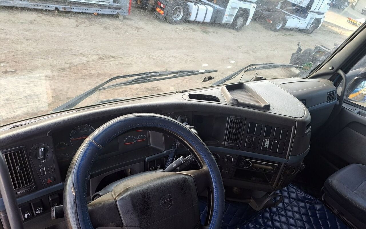 KONSOLA KOMPLETNA KOKPIT DESKA VOLVO FH 12 13 - לוח מחוונים עבור משאית: תמונה 1 KONSOLA KOMPLETNA KOKPIT DESKA VOLVO FH 12 13 - לוח מחוונים עבור משאית: תמונה 1