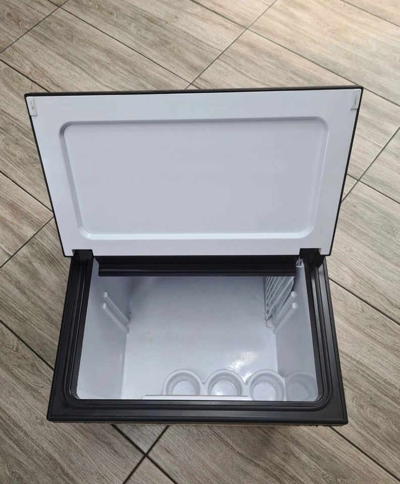 LODÓWKA CHŁODZIARKA ORYGINAŁ RENAULT GAMA T HIGH WYSOKA KABINA - תא ופנים הרכב: תמונה 4 LODÓWKA CHŁODZIARKA ORYGINAŁ RENAULT GAMA T HIGH WYSOKA KABINA - תא ופנים הרכב: תמונה 4