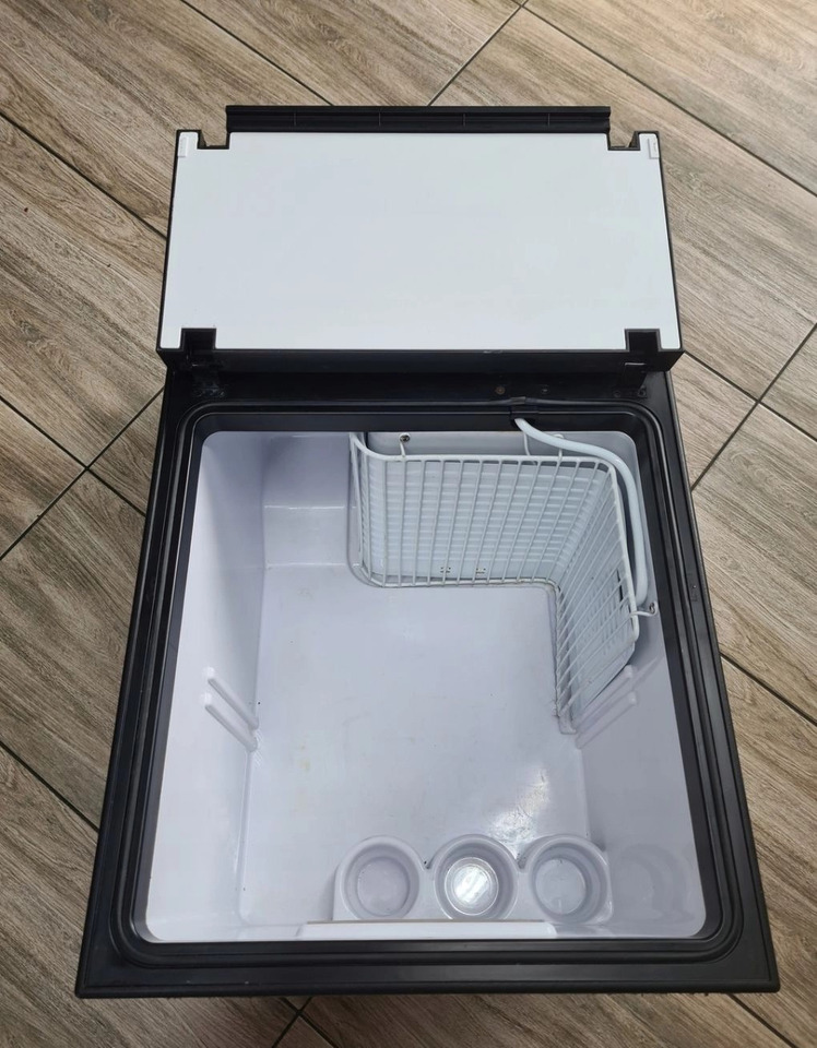 LODÓWKA CHŁODZIARKA ORYGINAŁ RENAULT GAMA T HIGH WYSOKA KABINA - תא ופנים הרכב: תמונה 5 LODÓWKA CHŁODZIARKA ORYGINAŁ RENAULT GAMA T HIGH WYSOKA KABINA - תא ופנים הרכב: תמונה 5