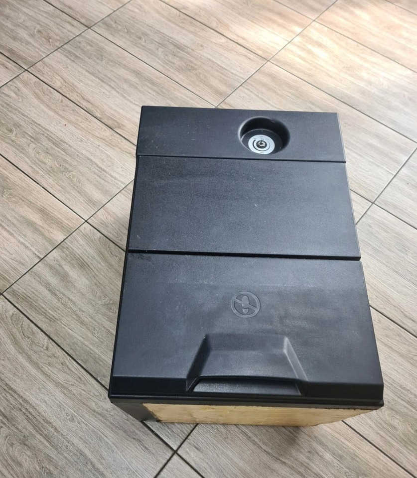 LODÓWKA CHŁODZIARKA ORYGINAŁ RENAULT GAMA T HIGH WYSOKA KABINA - תא ופנים הרכב: תמונה 3 LODÓWKA CHŁODZIARKA ORYGINAŁ RENAULT GAMA T HIGH WYSOKA KABINA - תא ופנים הרכב: תמונה 3