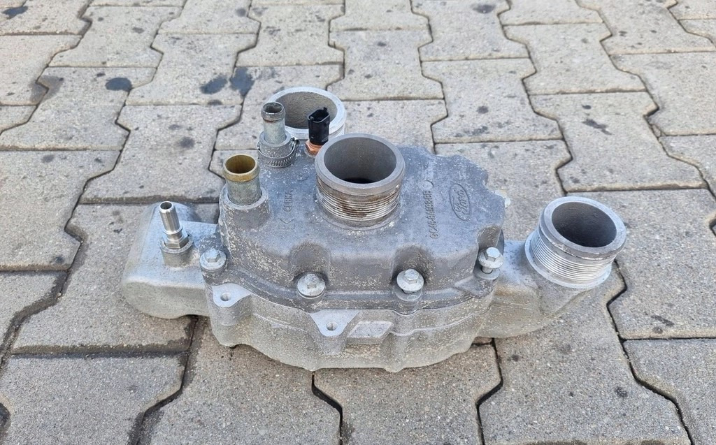OBUDOWA TERMOSTATU FORD F-MAX 500 TRUCKS GC46 9K457 GC46 8A598 - מערכת קירור: תמונה 5 OBUDOWA TERMOSTATU FORD F-MAX 500 TRUCKS GC46 9K457 GC46 8A598 - מערכת קירור: תמונה 5